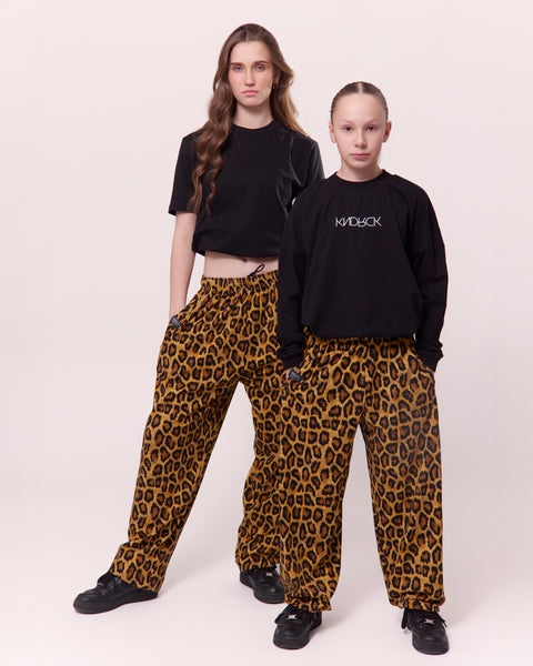 KNDRCK OTROŠKE unikat joggerke - Leopard