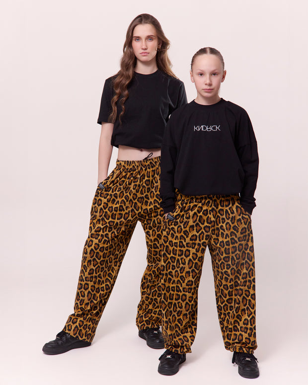 KNDRCK OTROŠKE unikat joggerke - Leopard