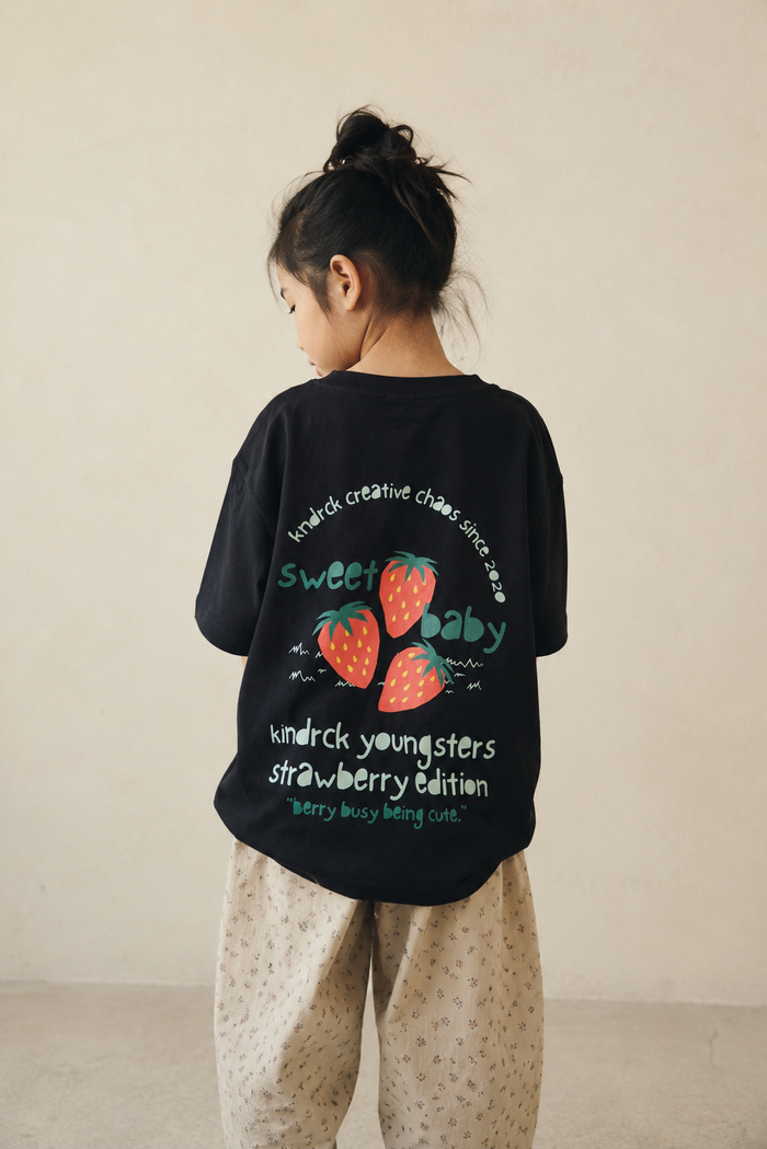 KNDRCK "STRAWBERRY" črna kratka majica
