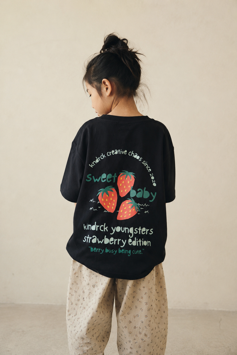 KNDRCK "STRAWBERRY" črna kratka majica
